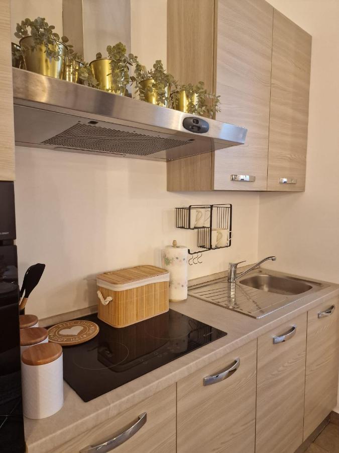 Regina Milano In Porta Romana 2 - Sky Tv, Wifi E Breakfast Box Apartment Luaran gambar