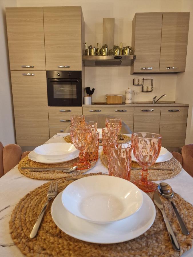 Regina Milano In Porta Romana 2 - Sky Tv, Wifi E Breakfast Box Apartment Luaran gambar