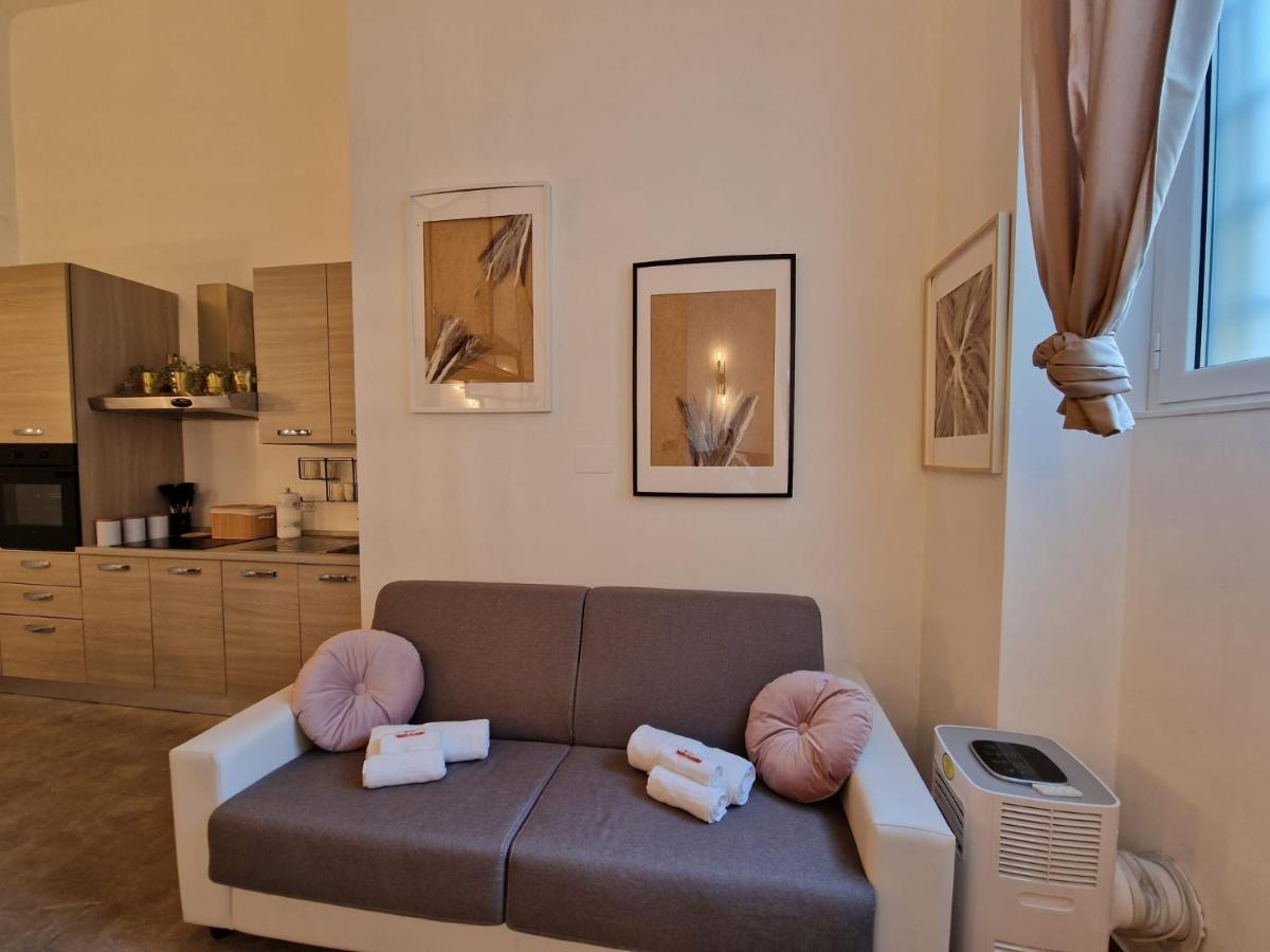 Regina Milano In Porta Romana 2 - Sky Tv, Wifi E Breakfast Box Apartment Luaran gambar