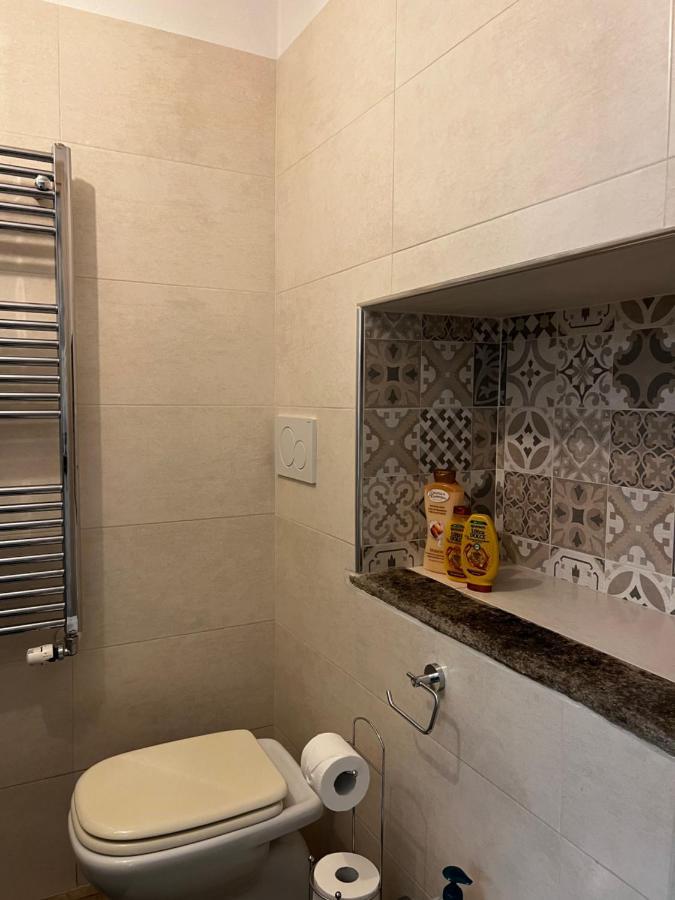 Regina Milano In Porta Romana 2 - Sky Tv, Wifi E Breakfast Box Apartment Luaran gambar