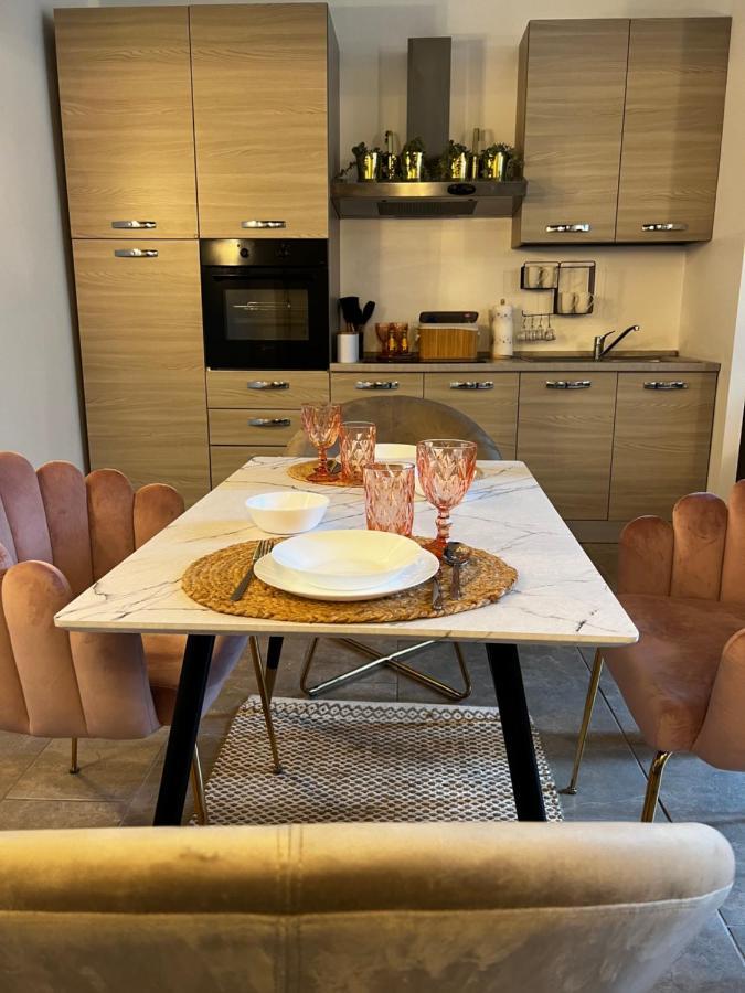Regina Milano In Porta Romana 2 - Sky Tv, Wifi E Breakfast Box Apartment Luaran gambar