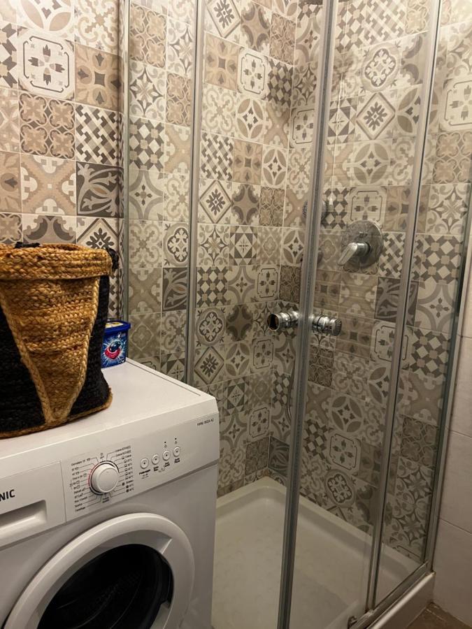 Regina Milano In Porta Romana 2 - Sky Tv, Wifi E Breakfast Box Apartment Luaran gambar
