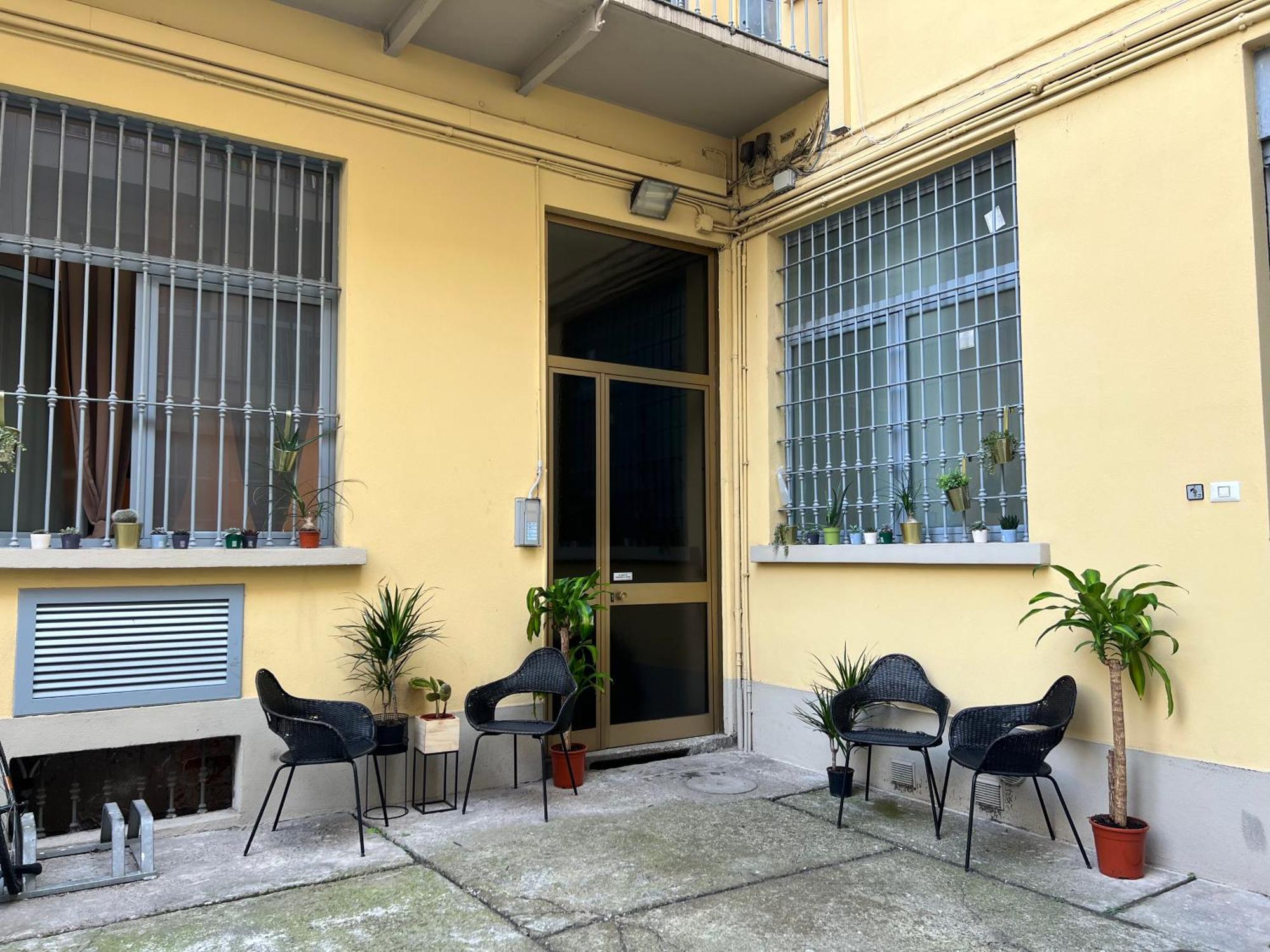 Regina Milano In Porta Romana 2 - Sky Tv, Wifi E Breakfast Box Apartment Luaran gambar